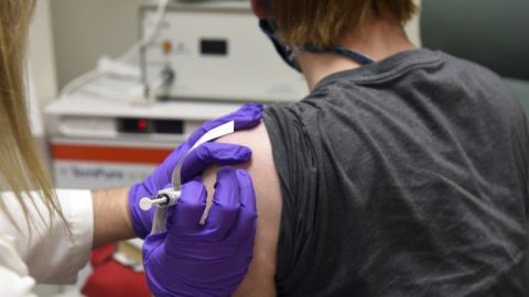 Buscan voluntarios para vacunar contra COVID-19 en San Diego