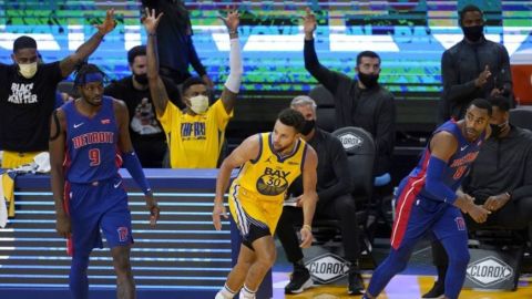 Curry anota 28; Warriors apalean a Pistons