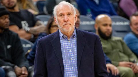 Popovich, entrenador de los San Antonio Spurs, se vacuna e insta a otros a segui