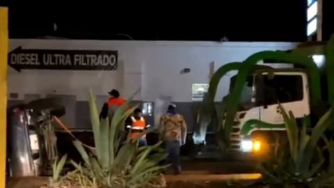 VIDEO: Camión de la basura de Rosarito comete ilícito