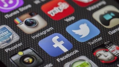 Inician análisis para regulación de Facebook y Twitter