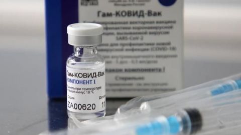 México envió ya contrato firmado para compra de vacuna rusa: Gatell