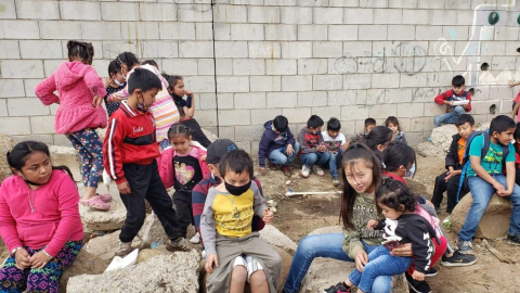 Piden sumarse a entrega de donativos a niños en Tijuana