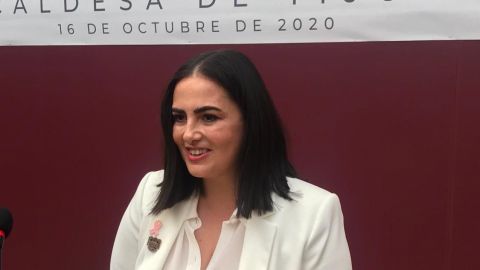 Karla Ruiz no confirma ni niega puestos a su arribo