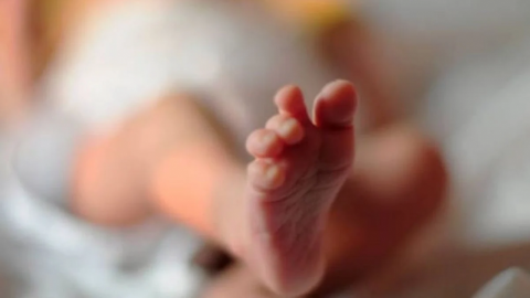 Bebé de 6 semanas muere en Rumania durante una ceremonia de bautismo
