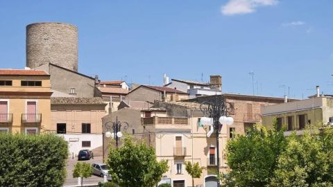 ITALIA: venden CASAS para restaurar en UN EURO y otras en 10,000 listas para vivir