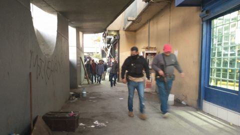 Hombre es baleado debajo de puente de la 5 y 10