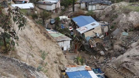 Siguen deslizamientos en la colonia Tres de Octubre