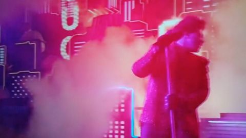 The Weeknd abre el medio tiempo y va tras el escenario (VIDEO)