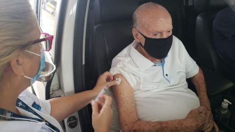 A sus 89 años, Mario Lobo Zagallo fue vacunado contra covid-19