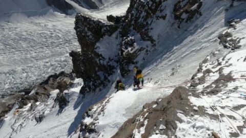 Autoridades temen muerte de tres alpinistas en montaña K2