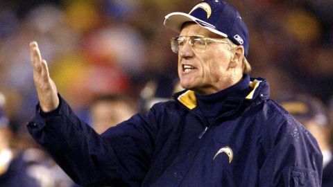 Marty Schottenheimer, legendario entrenador de la NFL, fallece a los 77 años