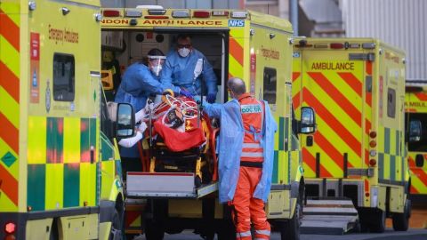 CORONAVIRUS: Variante británica 'va a barrer con el mundo', advierte experta