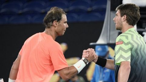 Nadal gana en 3 sets y avanza a octavos en Australia