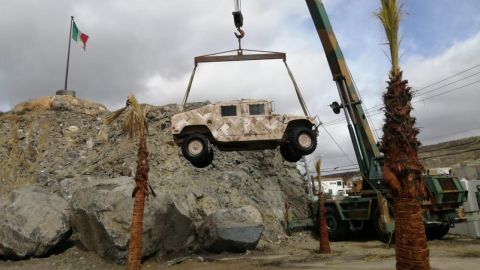 Preparatoria  Federal Militar recibe vehículo militar de ornato