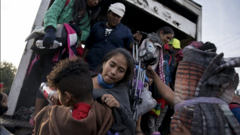 Pide EEUU a migrantes no acercarse a la frontera