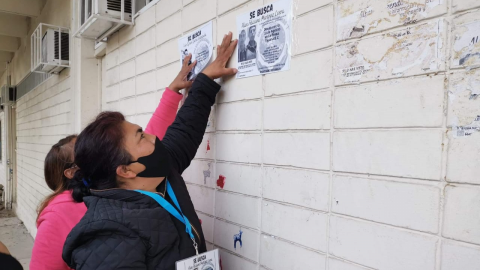 Familiares de personas desaparecidas se manifiestan por retiro de fotos