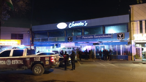 Hombre es baleado frente a restaurante en Tijuana