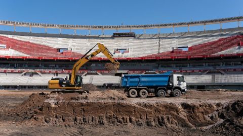 River Plate presenta nuevo campo de juego tras 11 meses obra