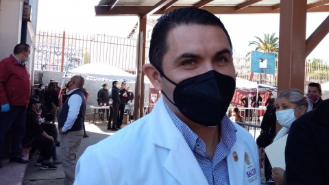 Vacuna contra COVID-19 género reacciones a 75 personas en BC