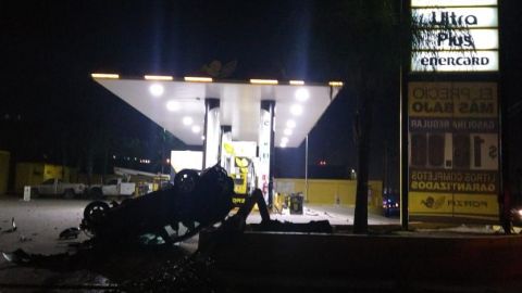 VIDEO: Choca contra gasolinera en Tijuana; un muerto