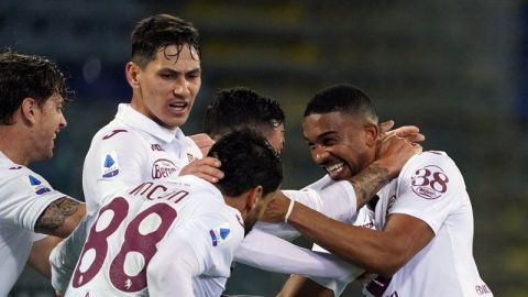 Torino supera a Cagliari y mejora en lucha contra descenso