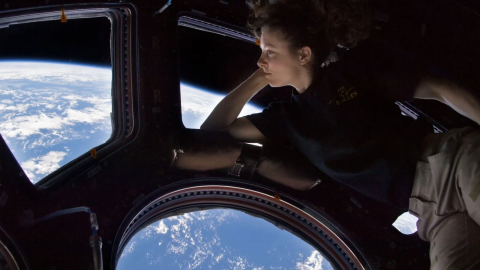 Cómo duermen, comen y viven los astronautas en el espacio