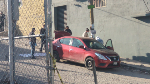 Dejan cuerpo encajuelado con narco mensaje