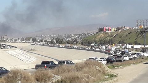 Caos vial por fuerte incendio en arroyo Alamar