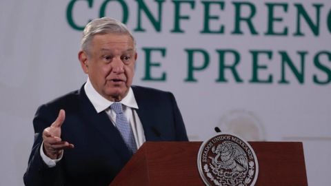 AMLO pide a adversarios a actuar con dignidad y no hacer el ridículo