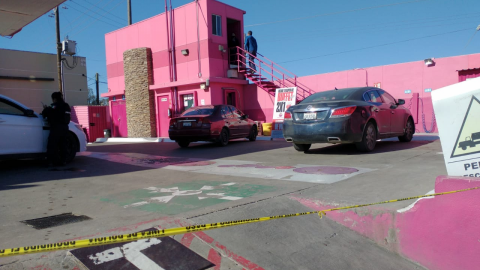 Hombre y mujer fueron atacados a balazos en una gasolinera en Rosas Magallón