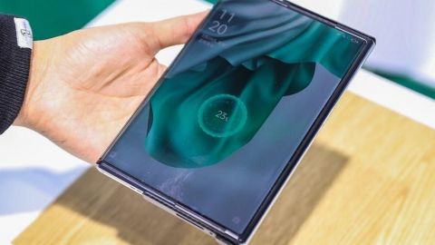 VIDEO: Lanzan teléfono enrollable con verdadera carga inalámbrica