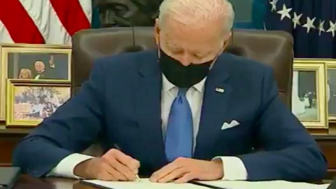 Biden revoca orden de Trump que suspendían migración legal por Covid