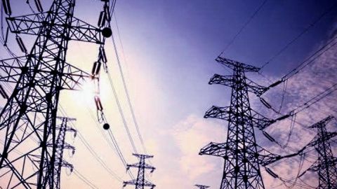 Gobierno enfrenta presiones de EU y Canadá por ley eléctrica