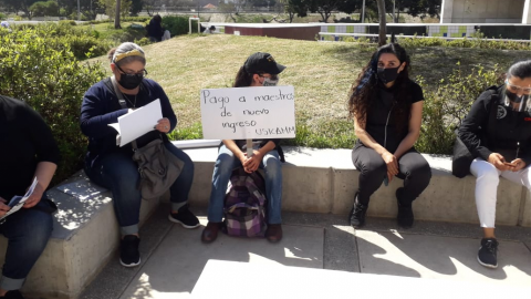 Maestros interinos sin recibir pago del ciclo escolar en BC