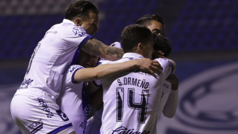 Puebla hunde más y derrota al Necaxa