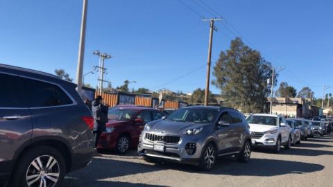Abuelitos de Tijuana se vacunaron en Tecate, felices por lograrlo (VIDEO)