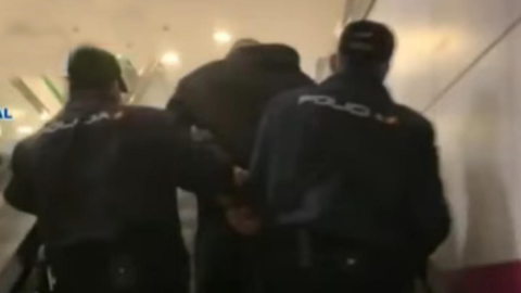 VIDEO: Detienen a hombre por GRABAR a más de 71 mil MUJERES en baños públicos