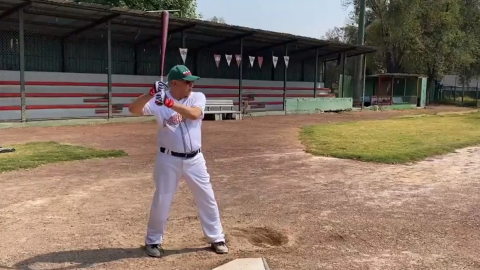 AMLO presume 'escapada' para jugar beisbol