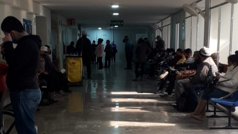 Pacientes esperan horas para ser atendidos en IMSS de Tijuana