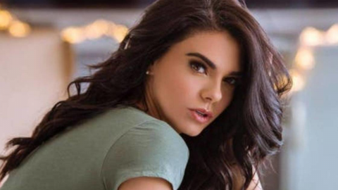 FOTO: Livia Brito roba suspiros al posar en diminuto bikini