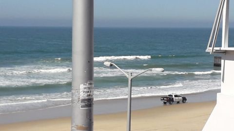 Pese a restricción, ciudadanos ingresan a la playa