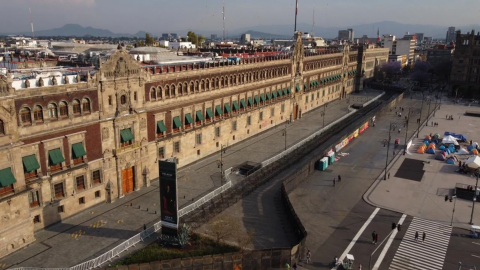 Así se ve desde dron el ''muro'' de AMLO que protege Palacio Nacional