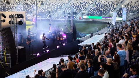 Israel realiza primer concierto al aire libre para espectadores vacunados