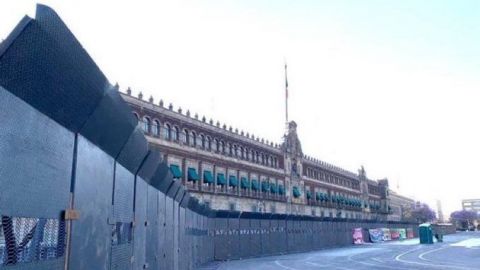 Vallas en Palacio Nacional, para para evitar provocación durante 8M, dice AMLO