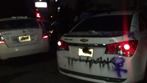 Al menos 8 vehículos destrozados por marcha