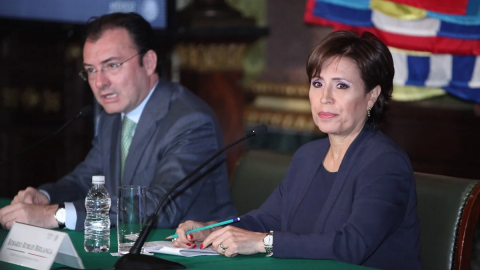 Rosario Robles va contra Luis Videgaray; ofrece a FGR aportar pruebas