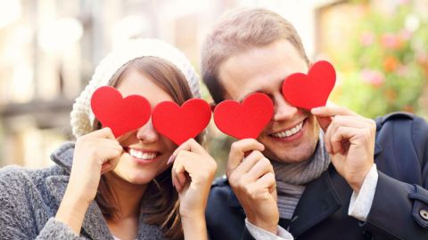 Estudio revela que estar enamorado podría ayudar a no contraer COVID