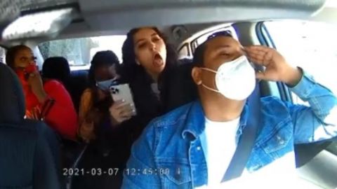 Pasajeras insultan y le tosen a un Uber que les pidió ponerse cubrebocas