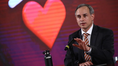 Reportero pide ''prueba de vida'' de López-Gatell en conferencia de Salud